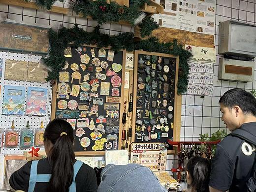 轻人把冰箱门变成“旅行回忆录”|华夏双节观察瓦力娱乐棋牌一代人有一代人的“宝贝”这届年(图2) 轻人把冰箱门变成“旅行回忆录”|华夏双节观察瓦力娱乐棋牌一代人有一代人的“宝贝”这届年(图2)